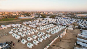 গা’জা’য় ঠান্ডা আবহাওয়ায় শিশু ও মহিলাদের জন্য ক্যাম্প বসালো সৌদি আরব