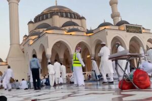 আমিরাতে এ বছর জুম্মার নামাজ শুরু হবে দুপুর ১২.৪৫ মিনিটে