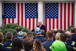 ইরান নয় নিজ দেশে মনোযোগ দিন,  ট্রাম্পকে উপদেষ্টাদের পরামর্শ