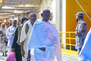 সৌদিতে উমরাহ থেকে ফেরার প্রক্রিয়া সহজ হলো, ভিসার মেয়াদ না বাড়ানোর সতর্কতা