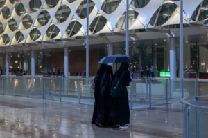 সৌদিতে বৃহস্পতিবার ভারী বৃষ্টির সতর্কতা, ঘূর্ণিঝড়ের গুজব প্রত্যাখ্যান