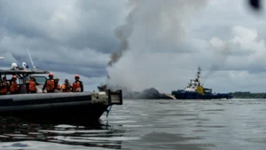 ওমানের সালালাহ বন্দরে হা*ম*লা*র দায় কেউ নেয়নি, নিরপেক্ষ অবস্থান পুনর্ব্যক্ত ওমানের